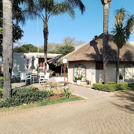 Hole In One Hotel Roodepoort Exterior photo