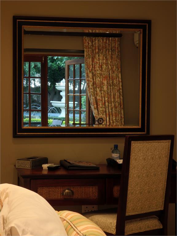 Hole In One Hotel Roodepoort Exterior photo